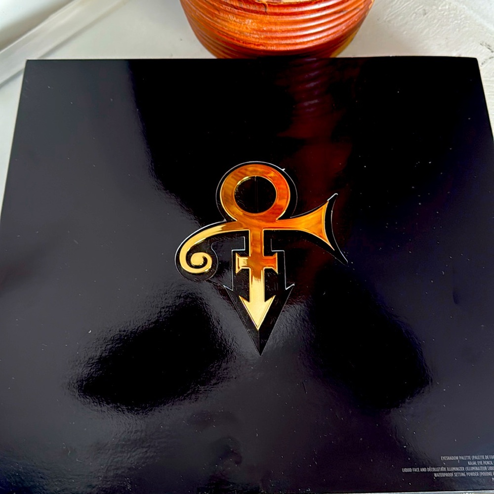 Urban Decay Prince Collector’s makeup kit